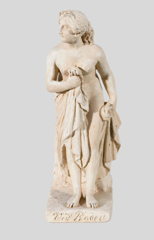 Ung kvinde ved badet